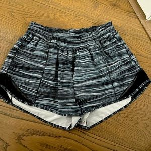 Lululemon Hotty Hot shorts 4” size 4